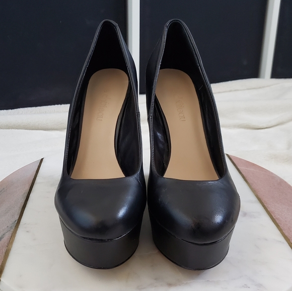 Le Chateau Black Wedges - Picture 2 of 7